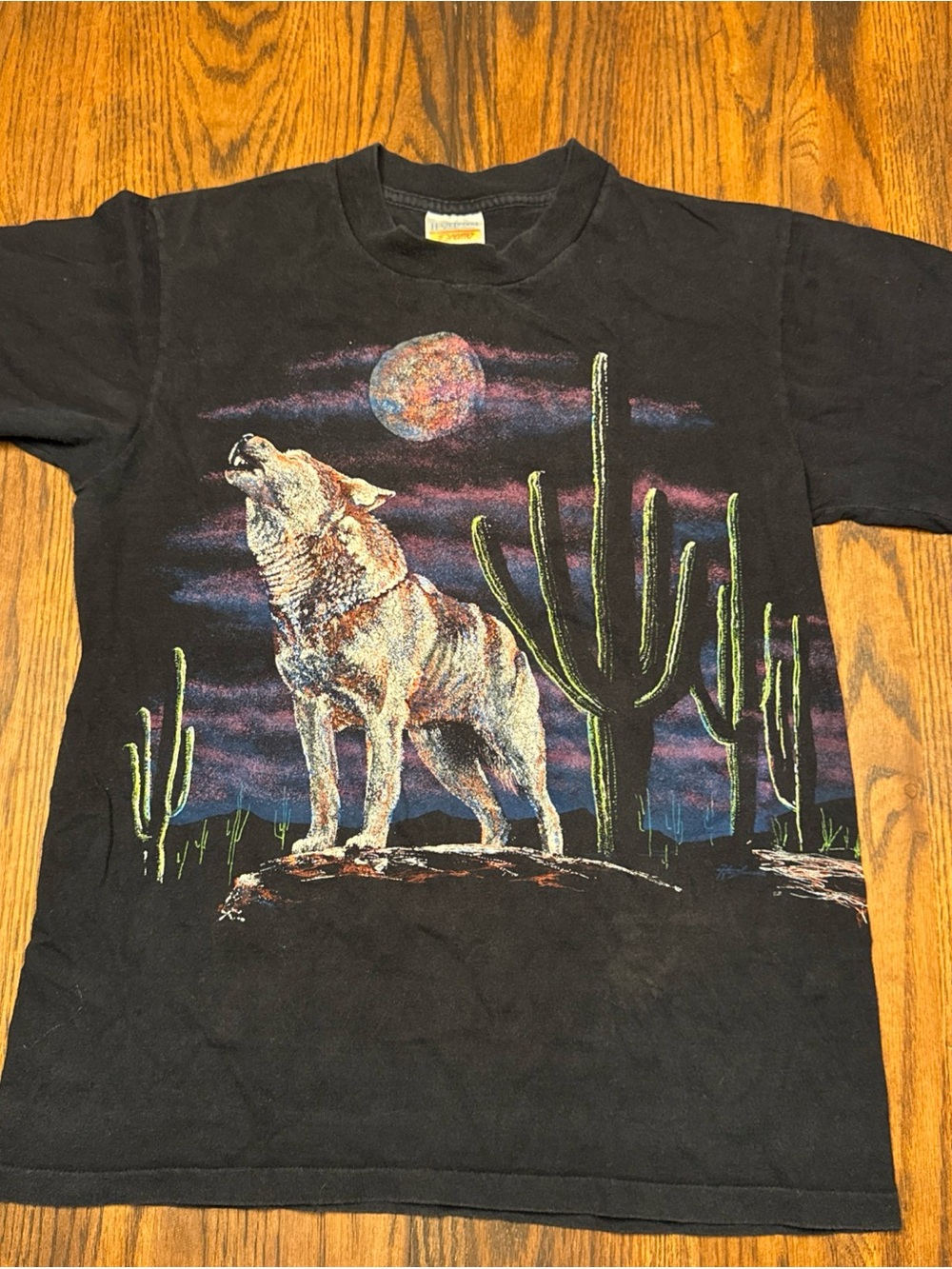 Vtg Howling Wolf T-Shirt Wrap Around Graphic Hazelwood Single Stitch USA 90s Med